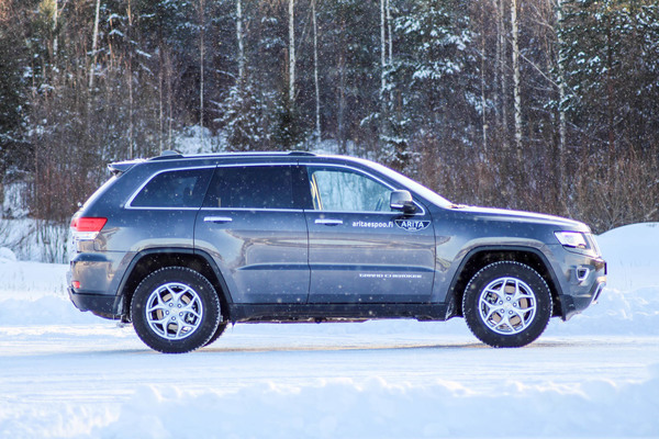 Jeep Grand Cherokee – Eurotyyliin ja Amerikan malliin Jeep Grand Cherokee – Eurotyyliin ja Amerikan malliin