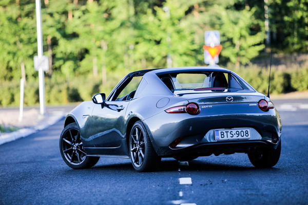 Mazda MX-5 RF – Planeetan paras avoauto? Mazda MX-5 RF – Planeetan paras avoauto?