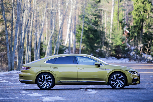Volkswagen Arteon – Passatin veikeämpi velikulta Volkswagen Arteon – Passatin veikeämpi velikulta