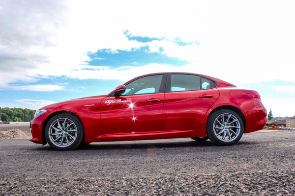 Alfa Romeo Giulia Veloce – Henkeä salpaavaa autoromantiikkaa