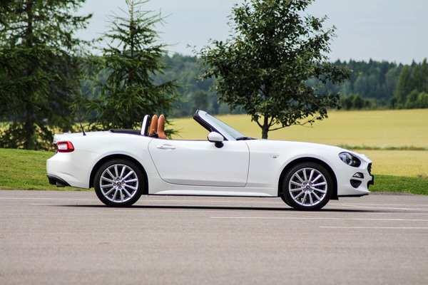 Fiat 124 Spider – Uudestisyntynyt avo-ikoni Fiat 124 Spider – Uudestisyntynyt avo-ikoni