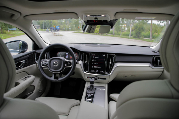Volvo V60 – Isoveljensä vartija
