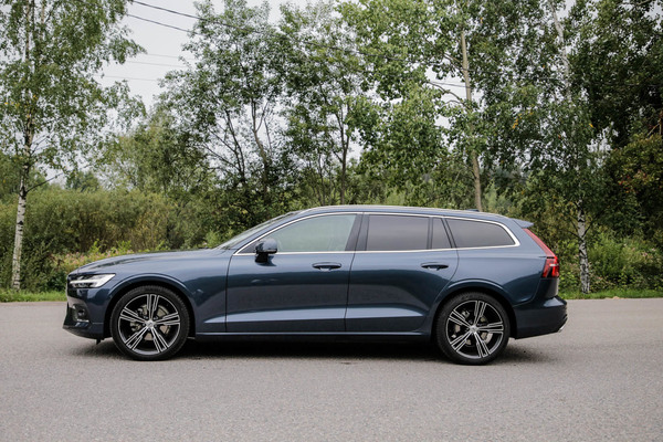 Volvo V60 – Isoveljensä vartija Volvo V60 – Isoveljensä vartija