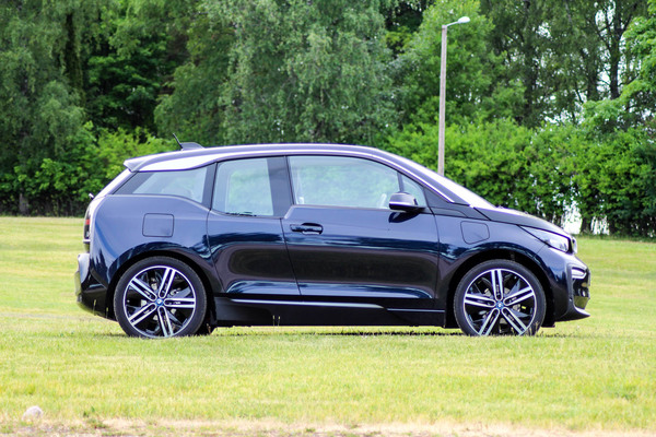 BMW i3 – Sähäkästi ajan hermolla BMW i3 – Sähäkästi ajan hermolla