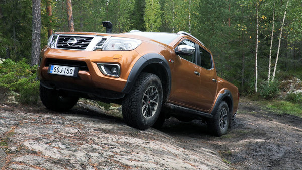 Nissan Navara Double Cab 2,3 dCi EURO6 190hp AT Tekna TREK-1 * ALV ...