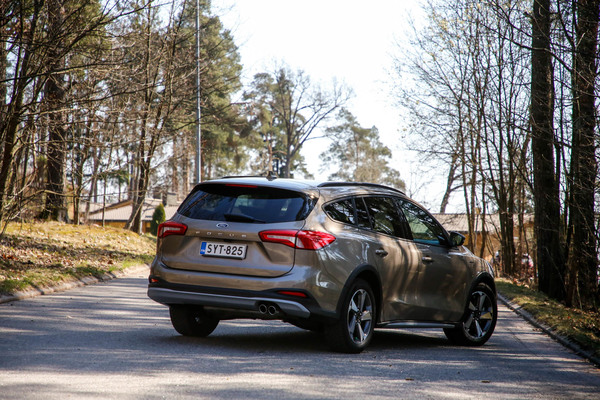 Ford Focus Active – Mökkiläisen unelmafarkku Ford Focus Active – Mökkiläisen unelmafarkku