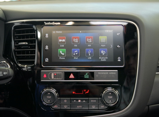Mitsubishi OUTLANDER PHEV — Ainutlaatuinen nelivetoinen ladattava hybridi