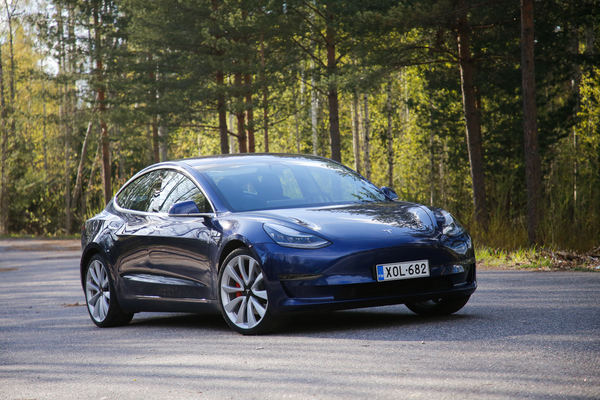 Tesla Model 3 – Hypen arvoinen?