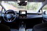 Toyota Corolla Sedan Hybrid - perusautoilua pihistellen