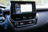 Toyota Corolla Sedan Hybrid - perusautoilua pihistellen