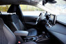 Toyota Corolla Sedan Hybrid - perusautoilua pihistellen
