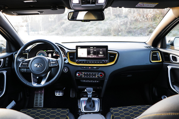Kia XCeed – Karkki sisältä ja ulkoa