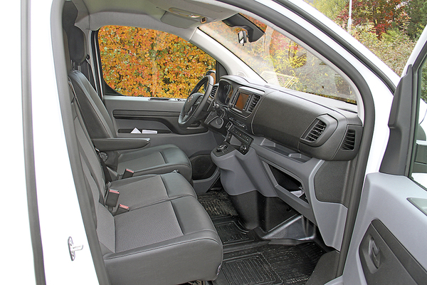 Toyota Proace 2.0 D 120 hv automaatti Toyota Proace 2.0 D 120 hv automaatti