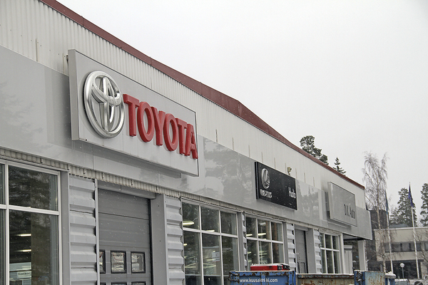 Toyota Hilux nyt myös TruckMasters OX -kevytkuorma-autona Toyota Hilux nyt myös TruckMasters OX -kevytkuorma-autona