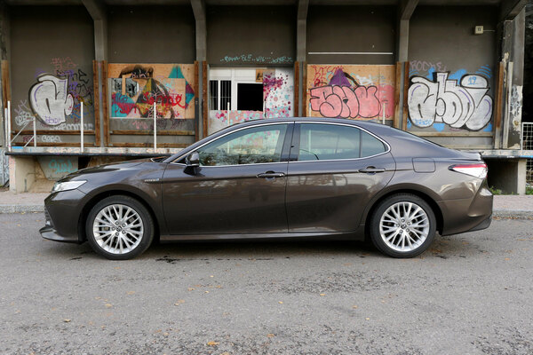Toyota Camry Hybrid - kokoa, laatua ja luksusta Toyotan tapaan Toyota Camry Hybrid - kokoa, laatua ja luksusta Toyotan tapaan